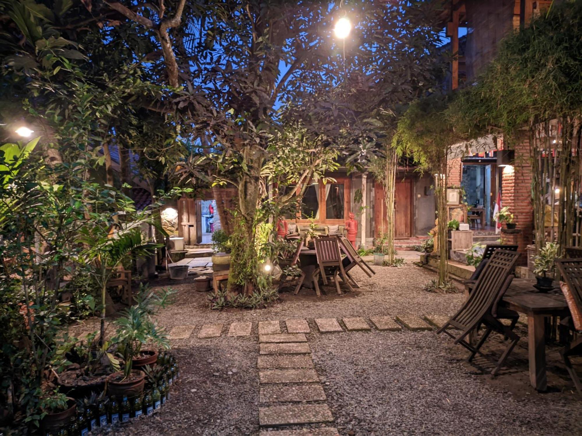 Astuti Gallery Homestay Yogyakarta Dış mekan fotoğraf