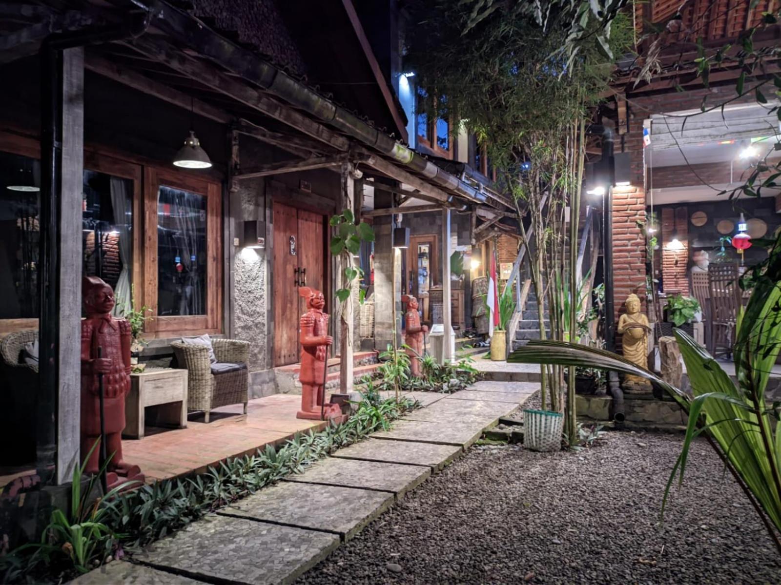 Astuti Gallery Homestay Yogyakarta Dış mekan fotoğraf