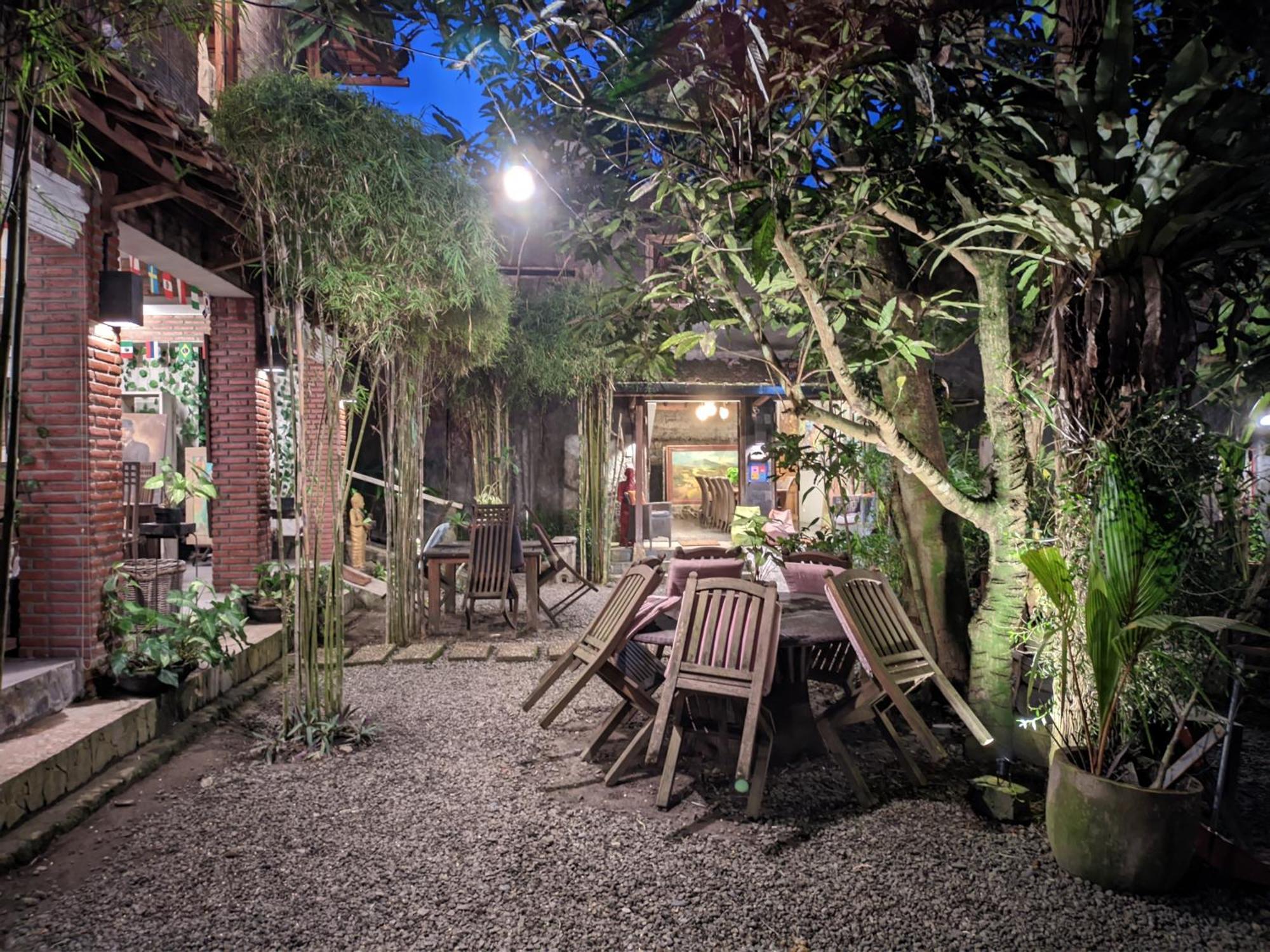 Astuti Gallery Homestay Yogyakarta Dış mekan fotoğraf