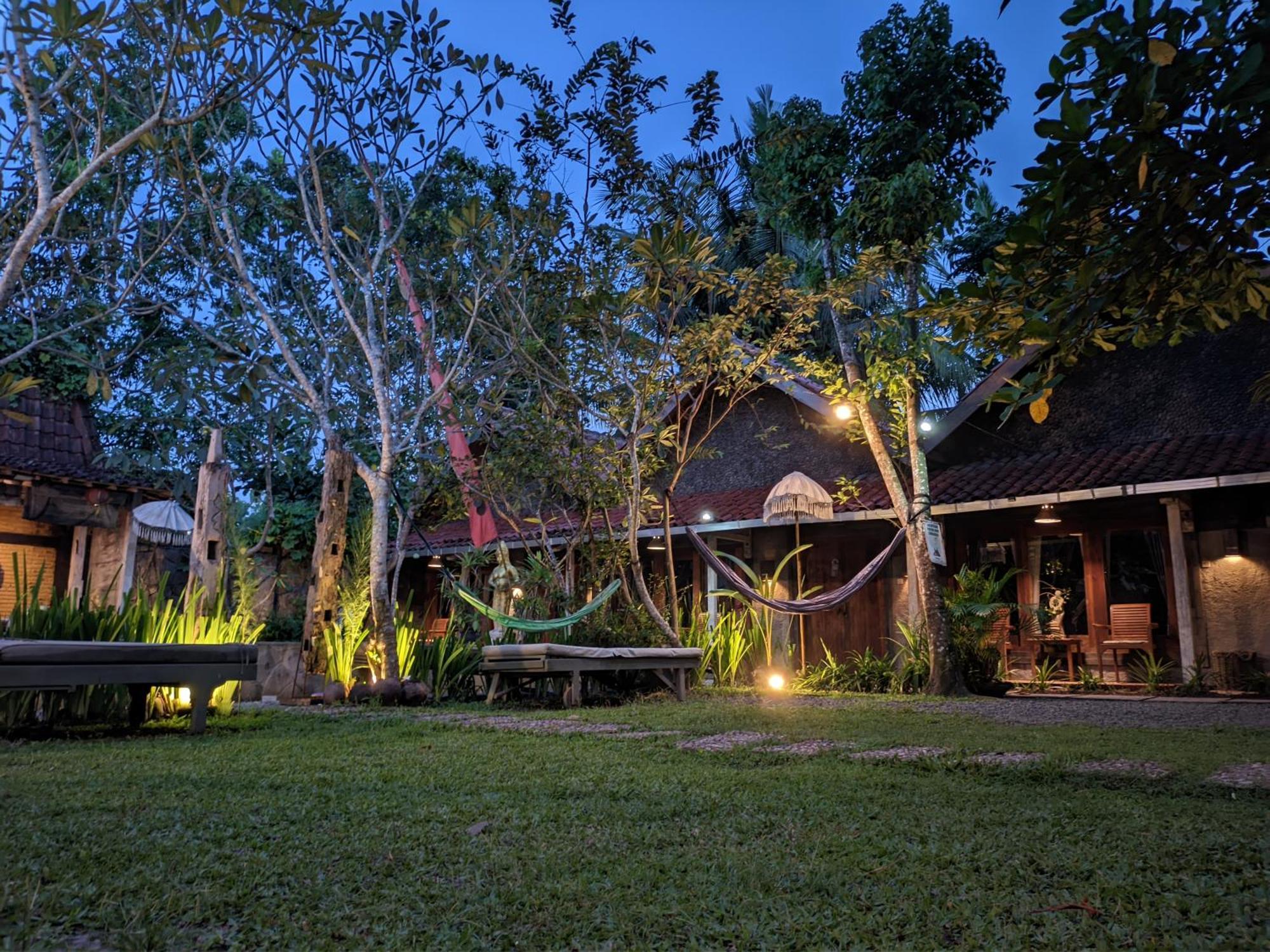 Astuti Gallery Homestay Yogyakarta Dış mekan fotoğraf