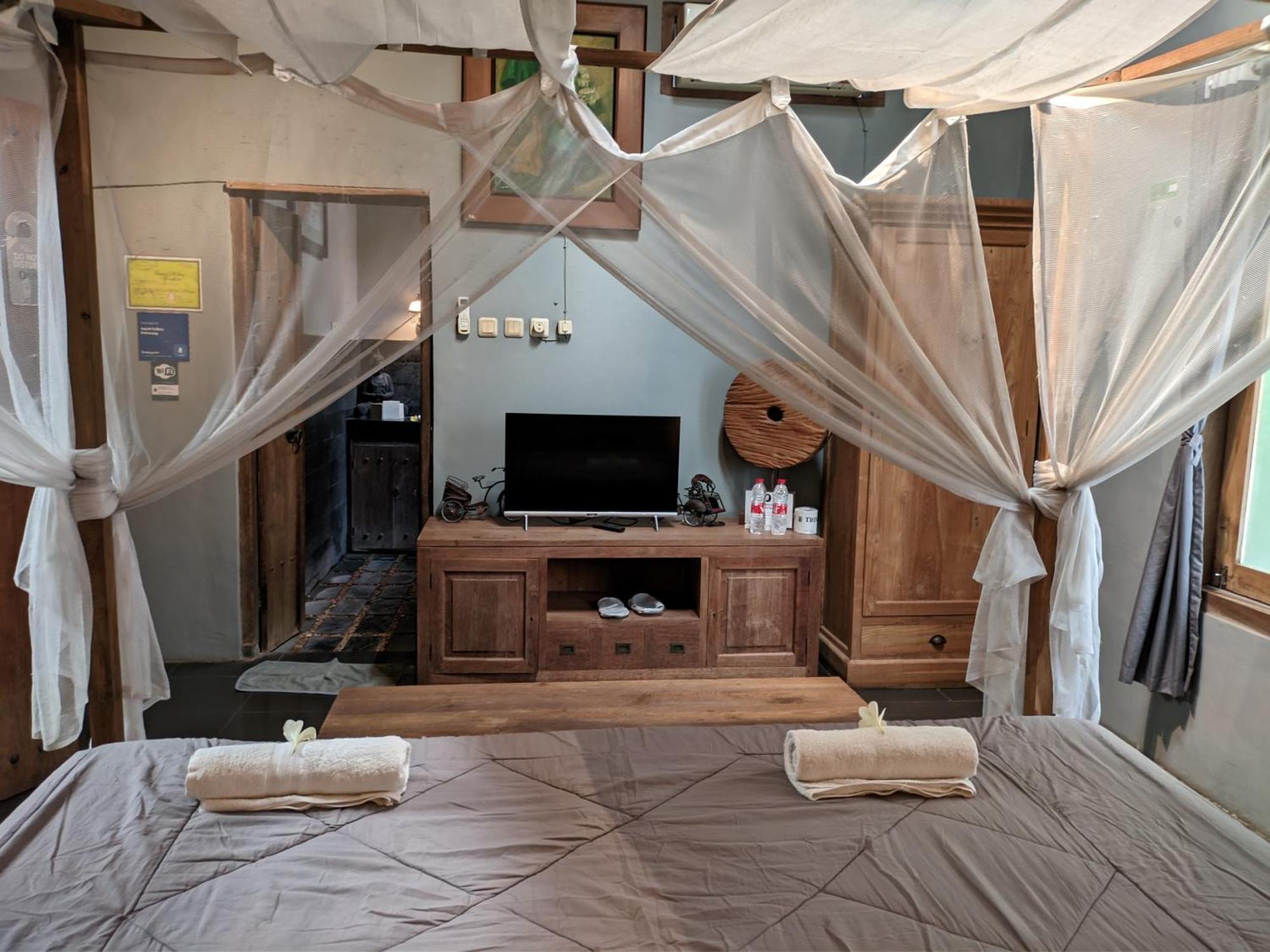 Astuti Gallery Homestay Yogyakarta Dış mekan fotoğraf